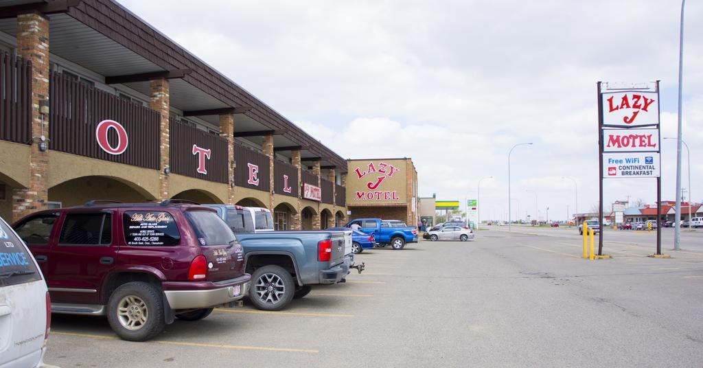 Lazy J Motel Claresholm Extérieur photo